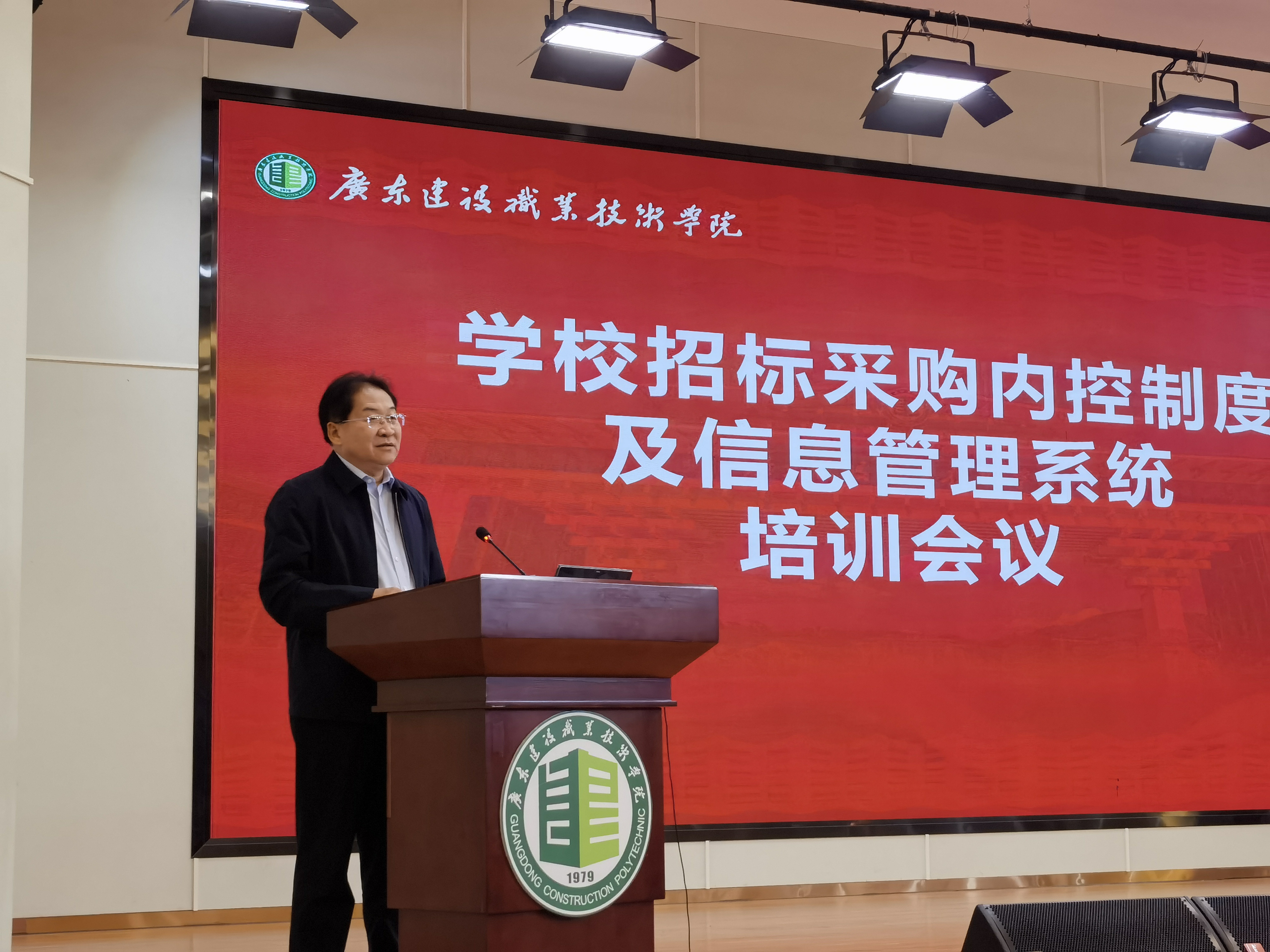 1學(xué)校黨委委員,，副校長陳躍軍講話.jpg
