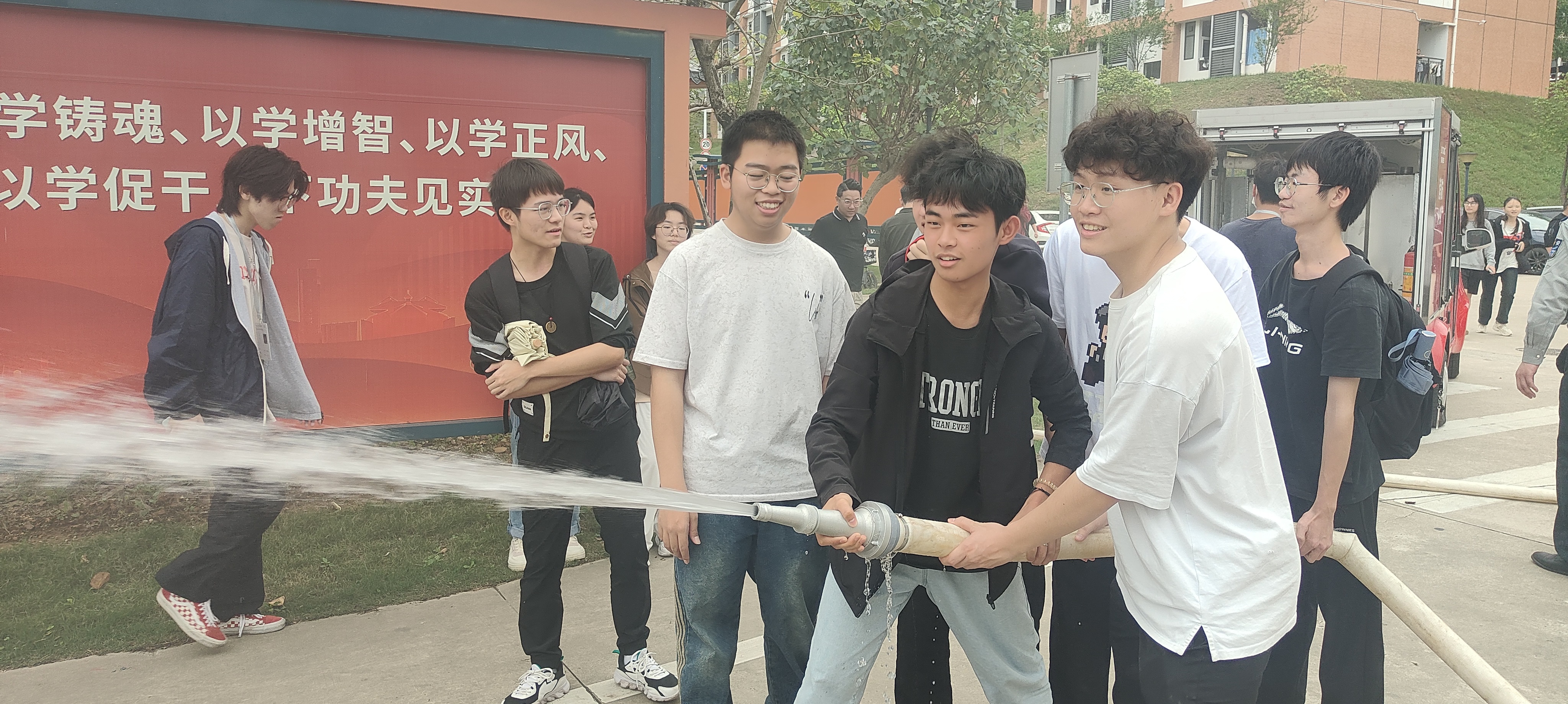 消防水帶使用方法.jpg