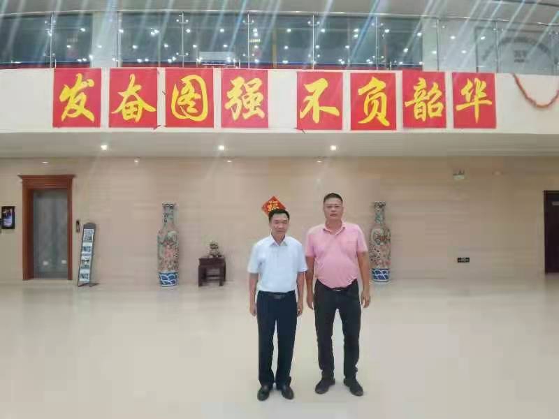 葉飛松和董事長李樂夫合影.jpg