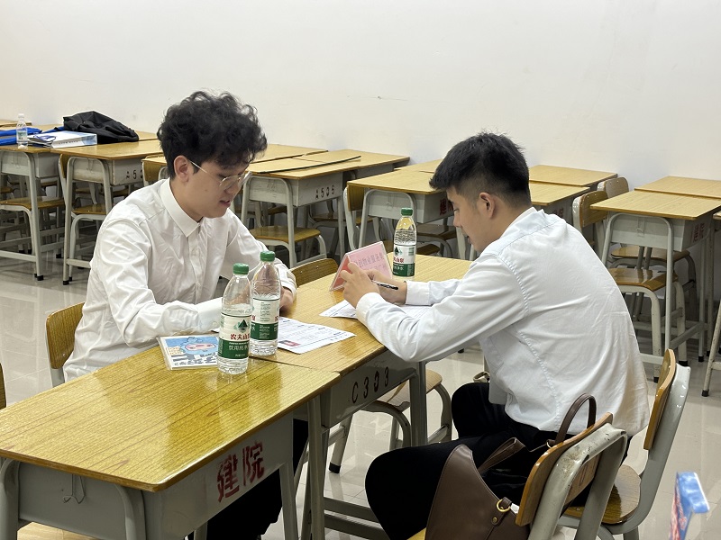 面試現(xiàn)場(chǎng).jpg