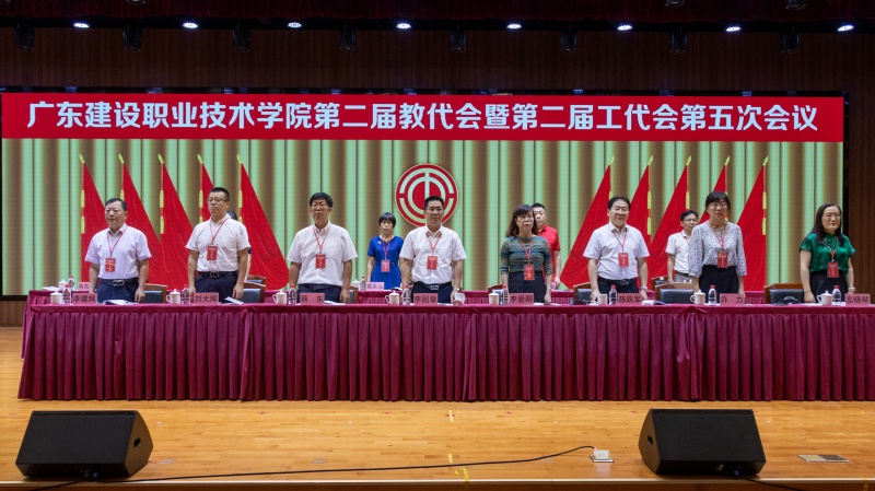 全體代表高唱國歌_副本.jpg