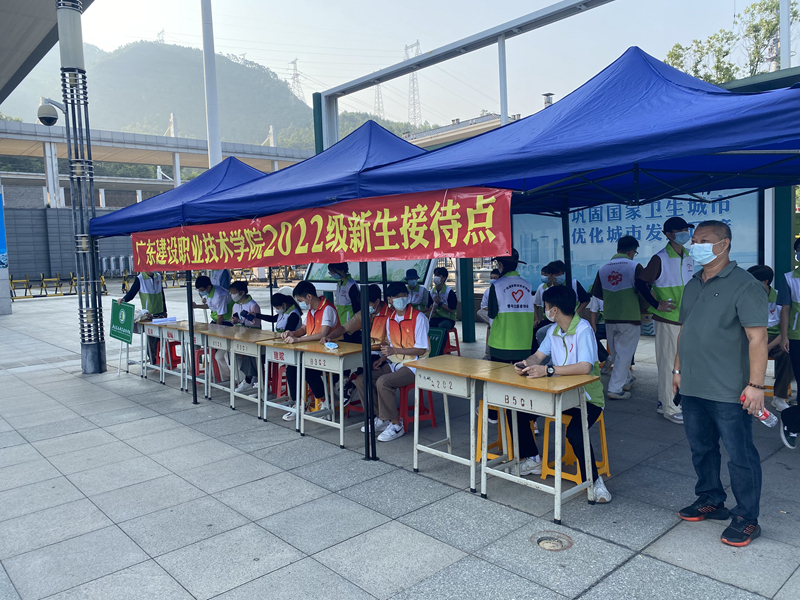 羅擎.jpg
