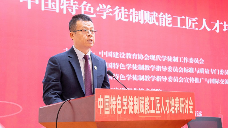 6會(huì)議由廣東建設(shè)職業(yè)技術(shù)學(xué)院副校長劉光輝主持.jpg