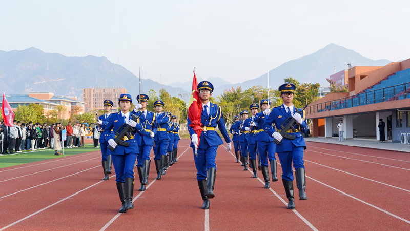 6清遠(yuǎn)校區(qū)舉行升旗儀式.jpg