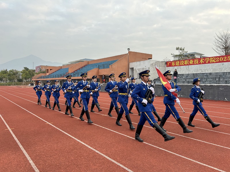 1 國旗護(hù)衛(wèi)隊護(hù)衛(wèi)五星紅旗.jpg