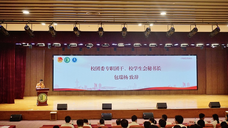 校團委專職團干包瑞楊致辭.jpg